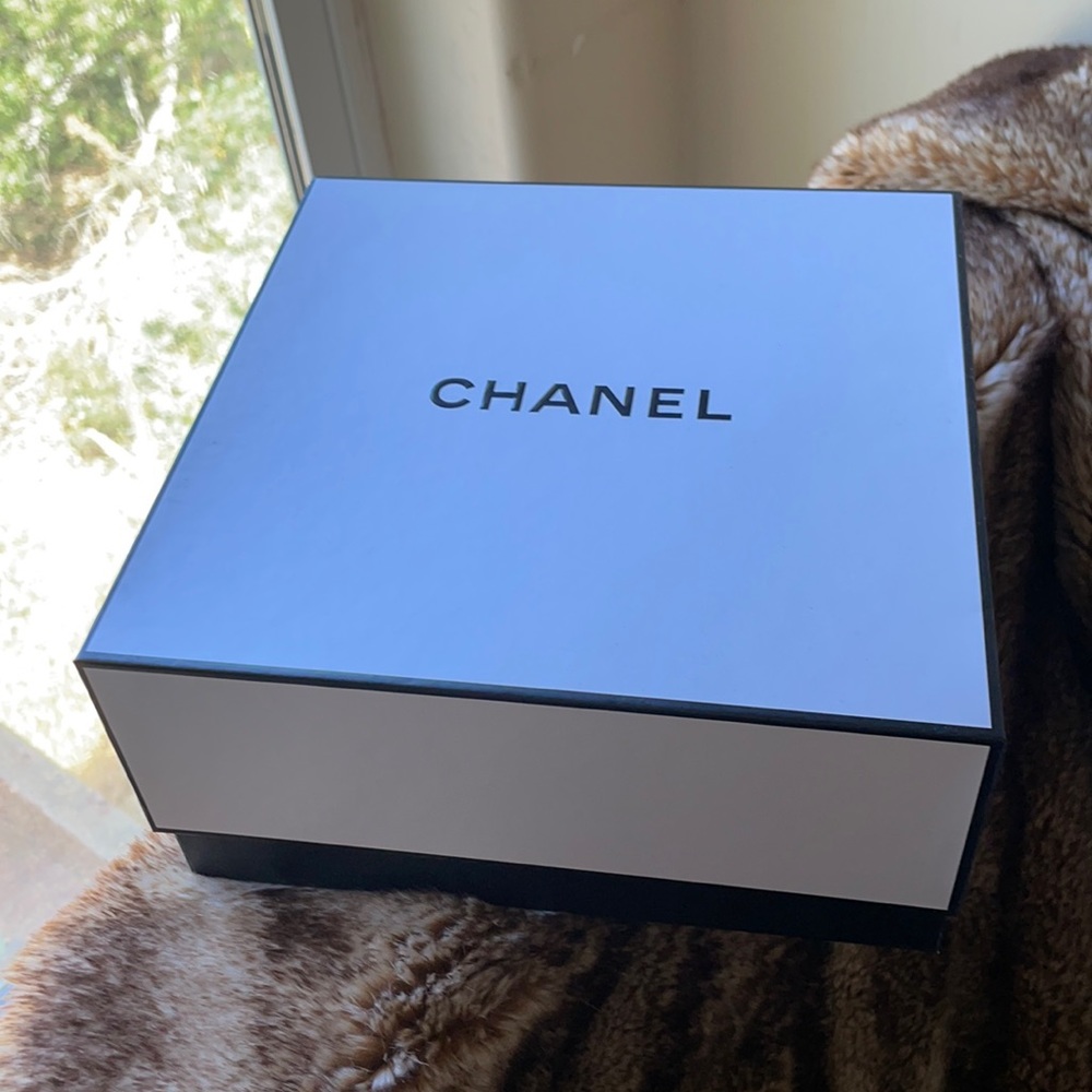 CHANEL Gift Box
